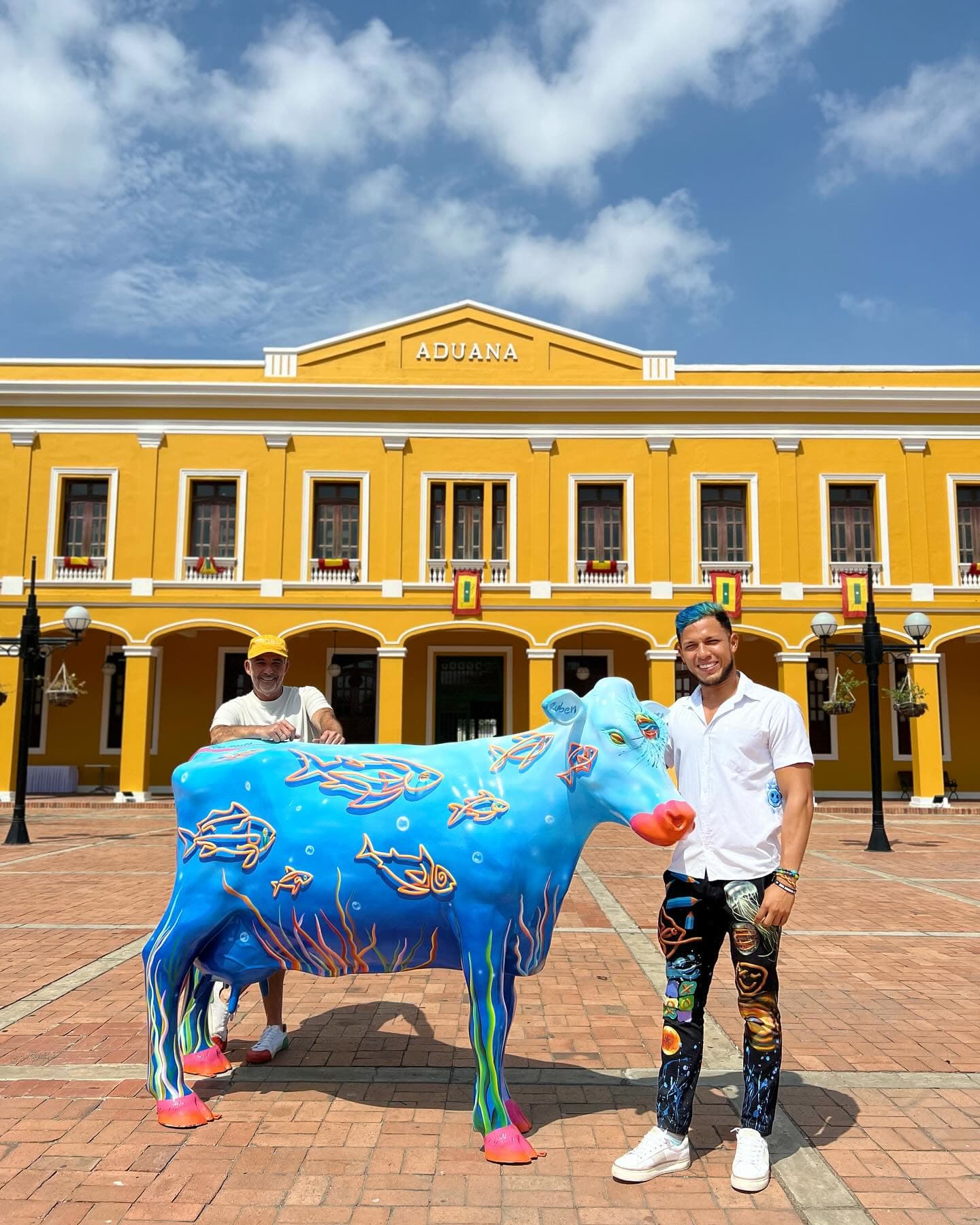 Hace un año dimos inauguración a este gran proyecto, titulado 𝗩𝗔𝗖𝗔𝗦𝗤𝗨𝗜𝗟𝗟𝗔 que… (1 of 3)