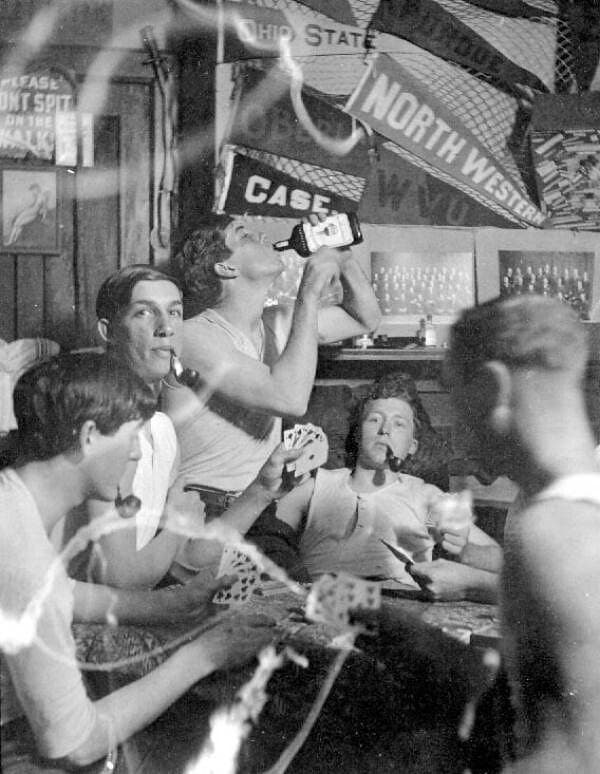 Students in a Stetson University dormitory