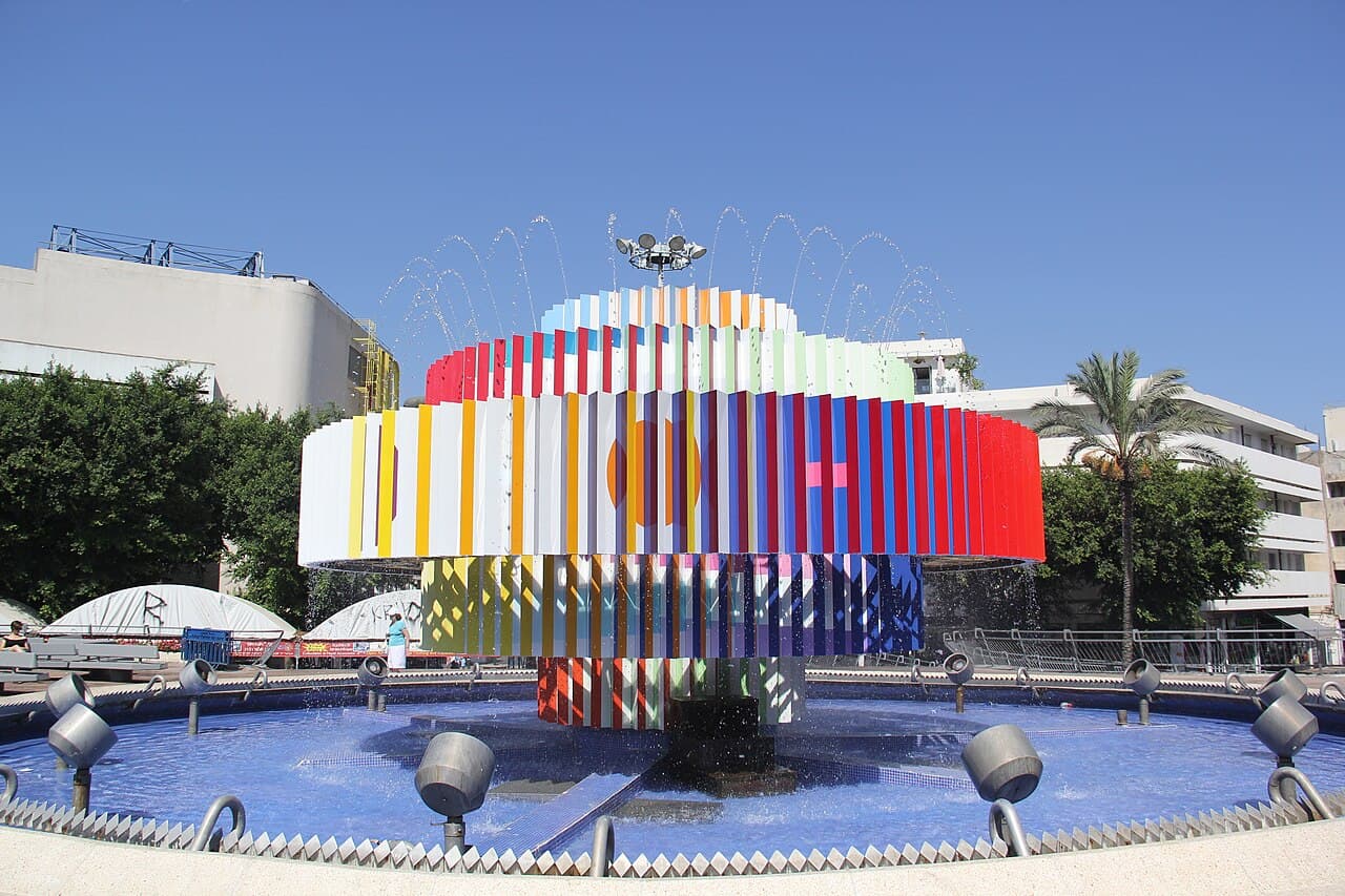 Yaacov Agam - electronic transformations