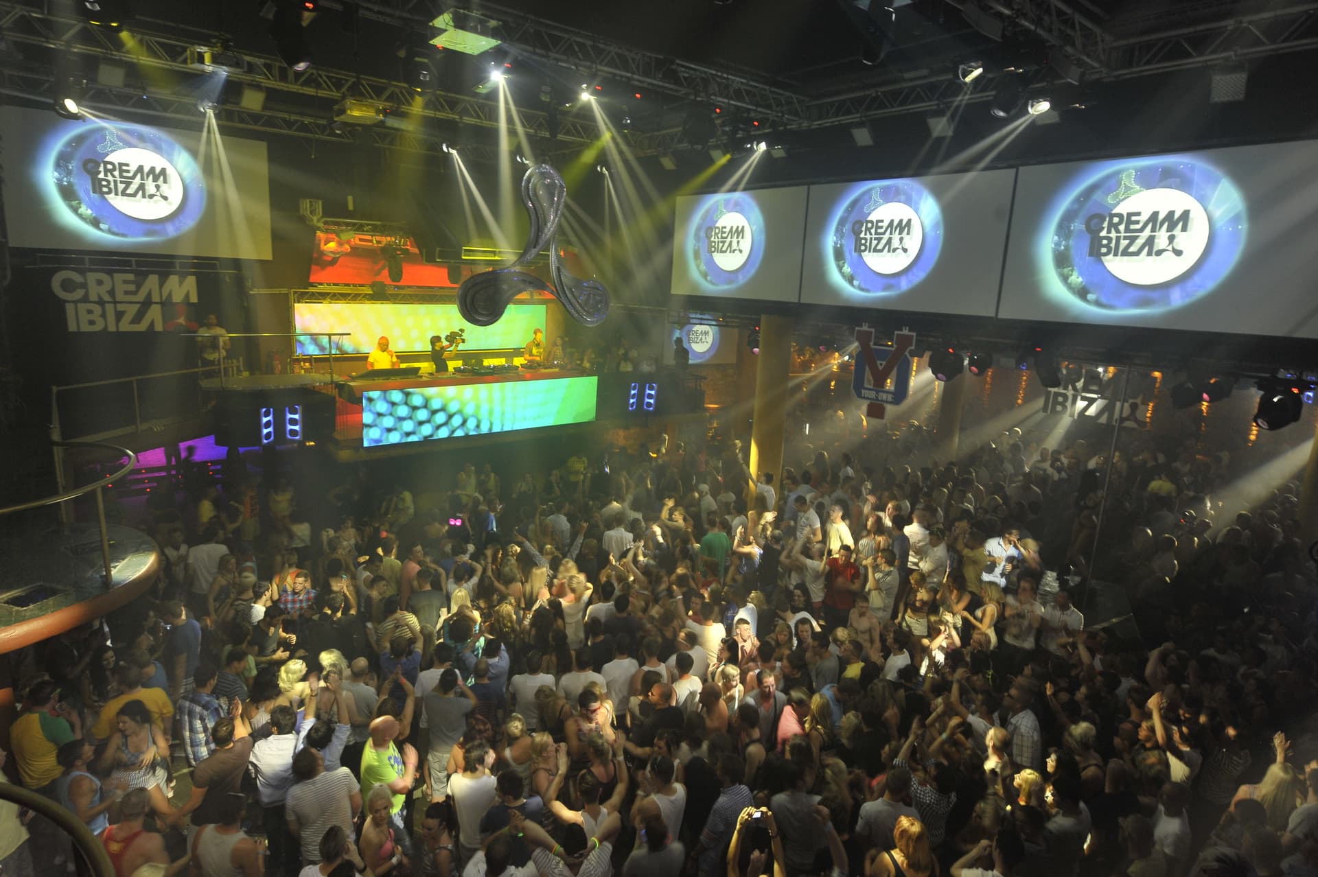 Amnesia Ibiza, Cream Opening Party crowd