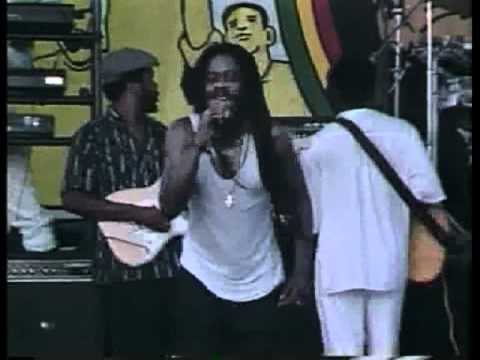 Dennis Brown Silhouettes live 1990
