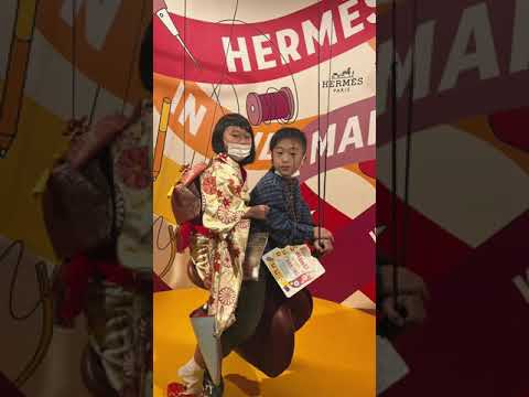 「エルメス・イン・ザ・メイキング」展かばん職人を目指す息子の目に、エルメスの職人たちはどううつるのか?