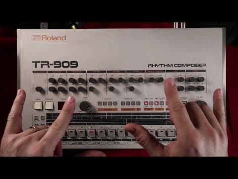 Roland TR-909 in action: what makes it sound like that