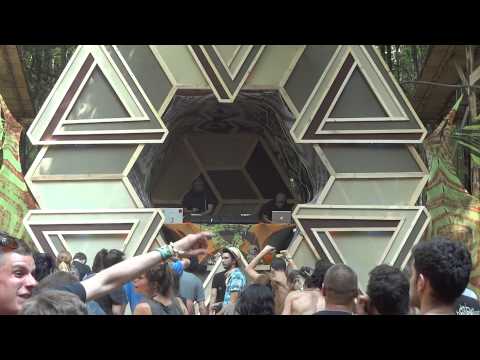 Holon plays to the crowd in Croatia