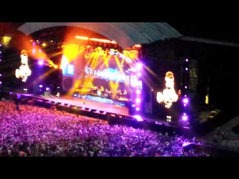 EMINEM & DR DRE LIVE AT WEMBLEY STADIUM LONDON UK