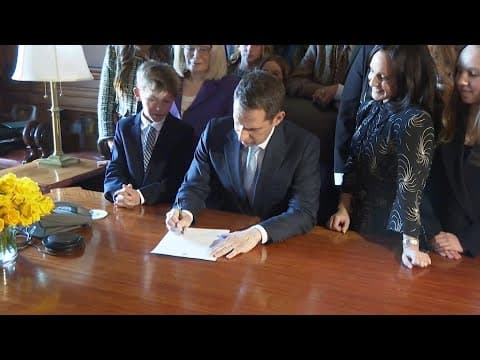Agency footage of the mayoral oath at City Hall