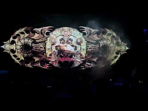 Raw footage from The Hive floor