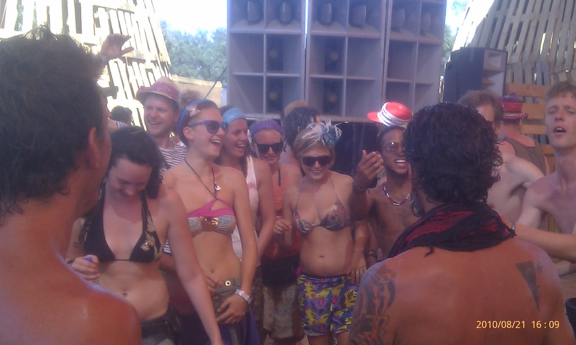 Crowd pressed together in front of the stacks, Boom 2010