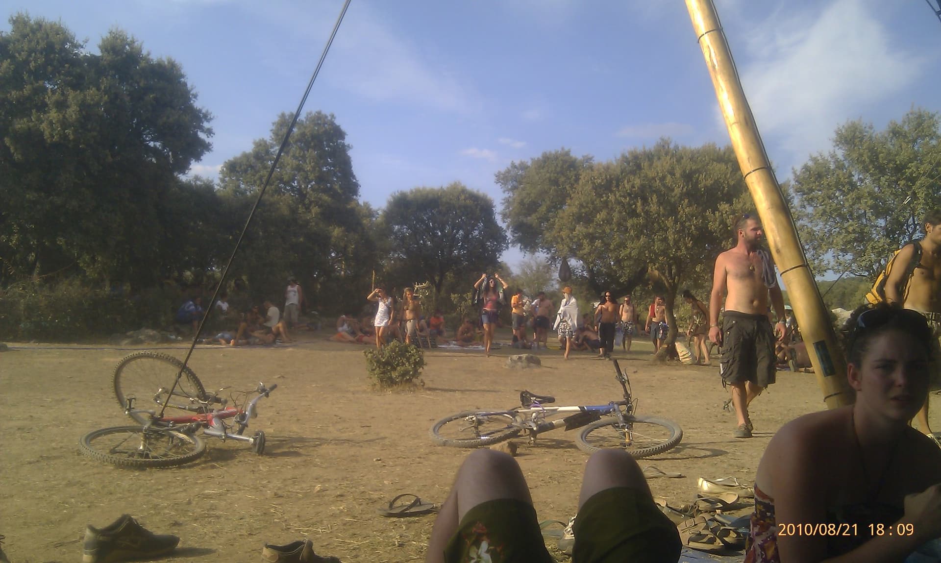 Bicycles and campers among the oak trees, Boom 2010