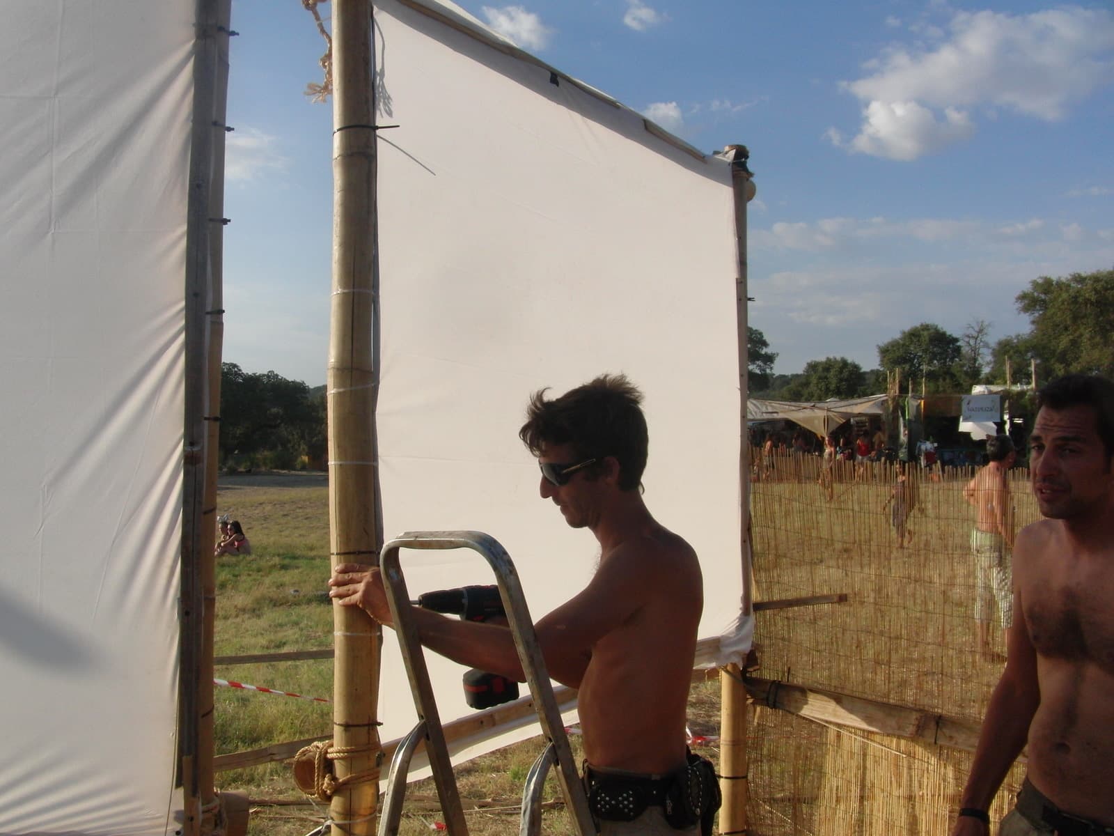 Fitting fabric to the screen frame, Boom 2010