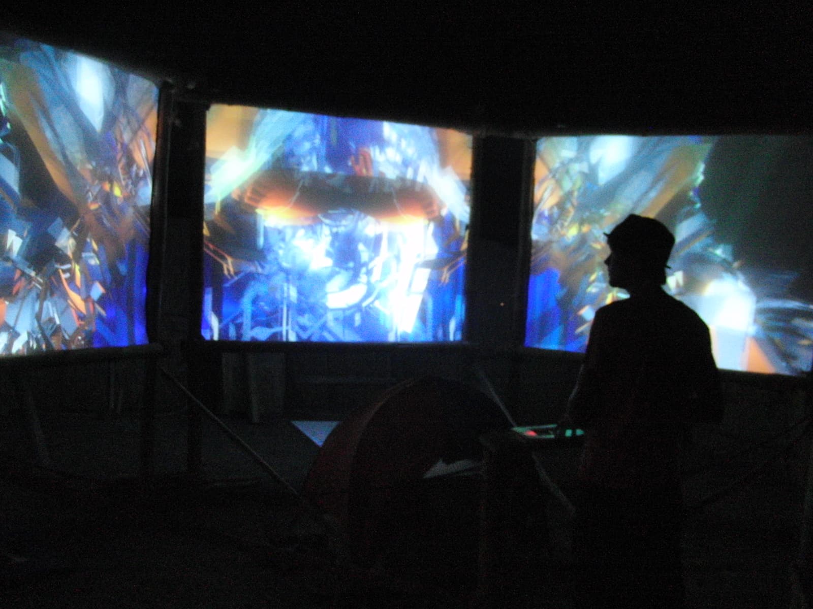 Silhouette against the projection panels, Boom 2010