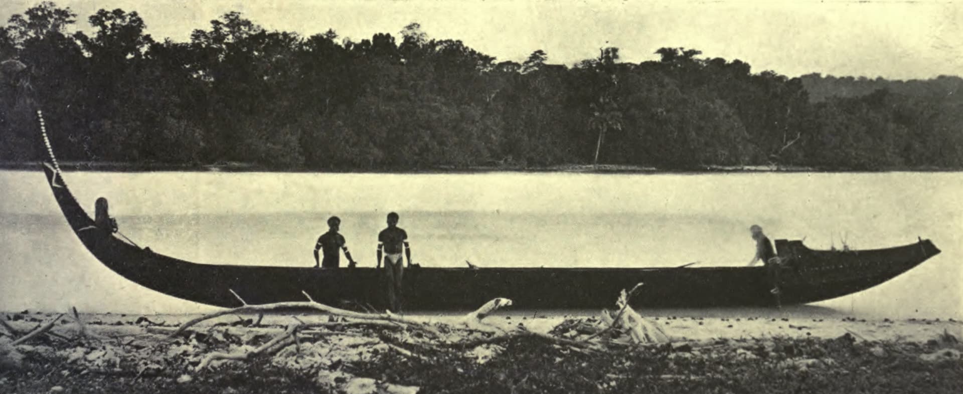 Binabina canoe (Santa Isabel Island, 1909)