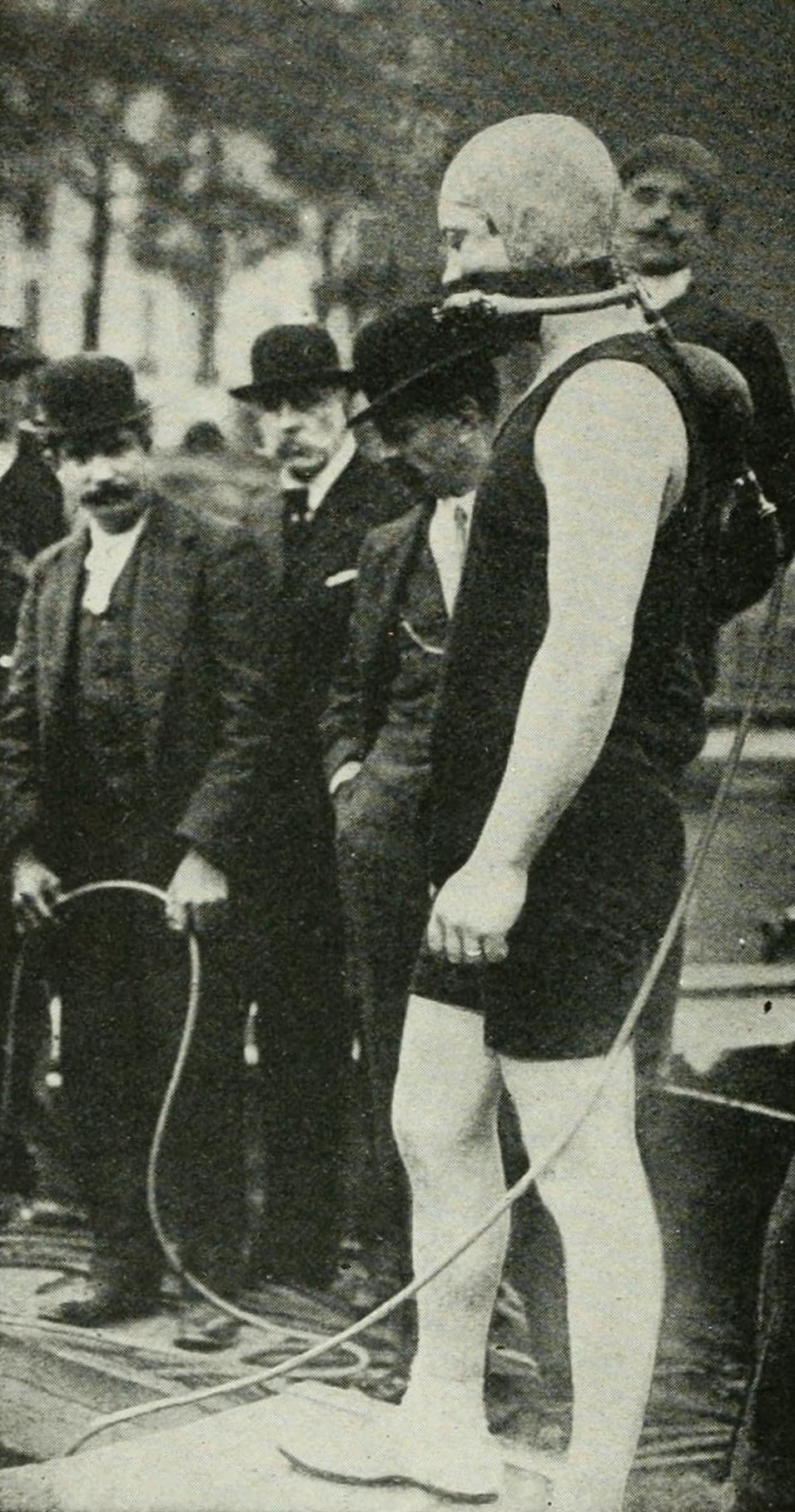 Fernez demonstrating his breathing apparatus