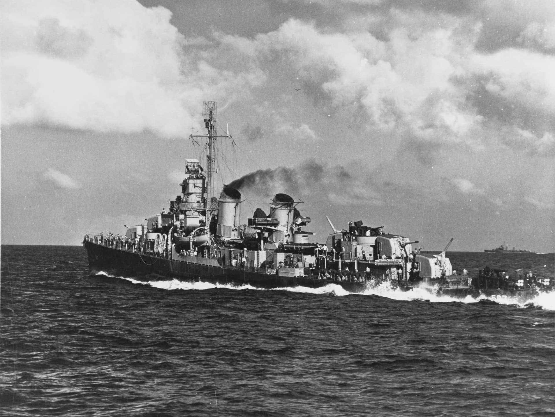 USS Conway (DD-507) underway in the South Pacific, in August 1943 ( )