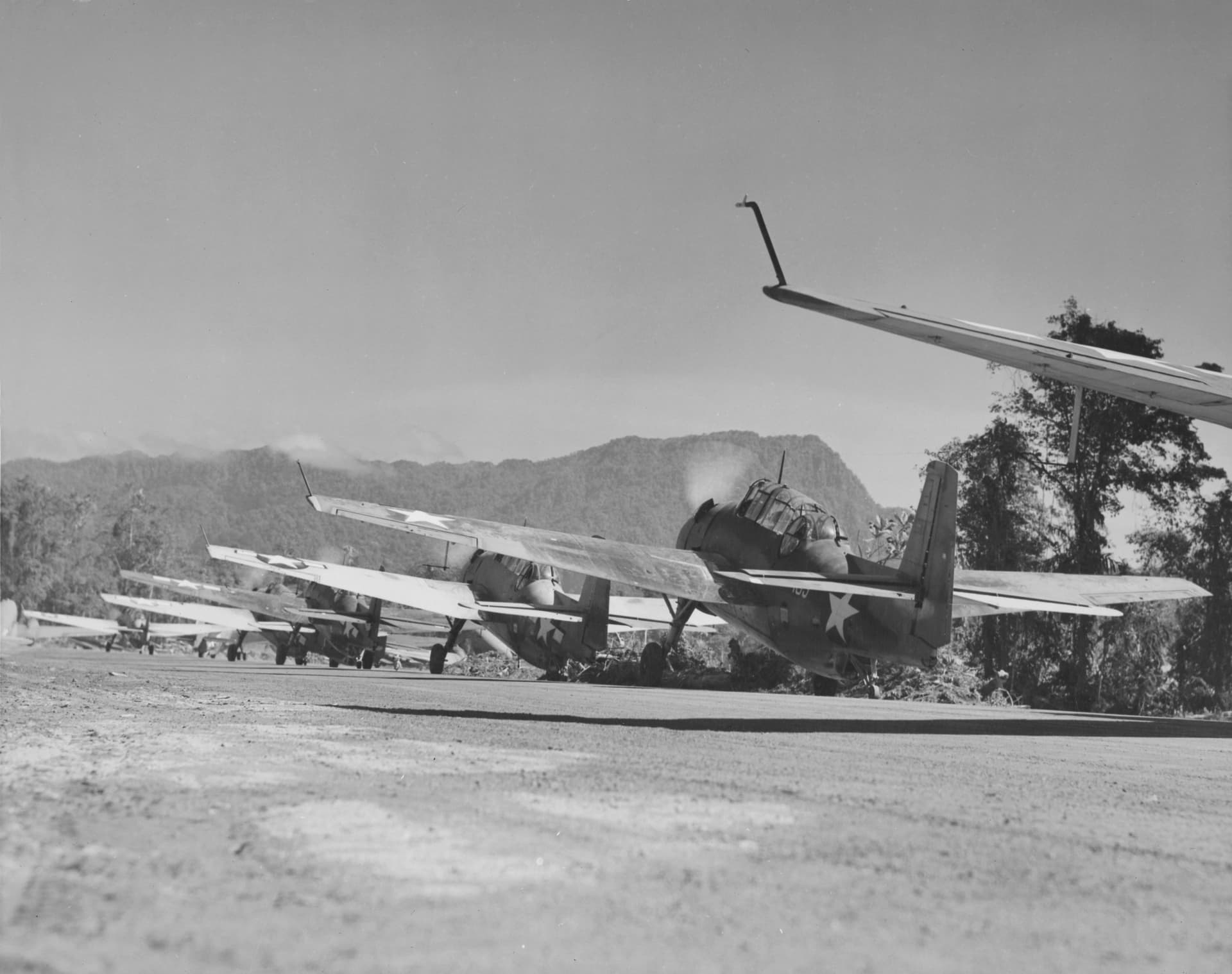 Grumman TBF Avengers warming up att Piva North Airfield, Bougainville Island, in February 1944