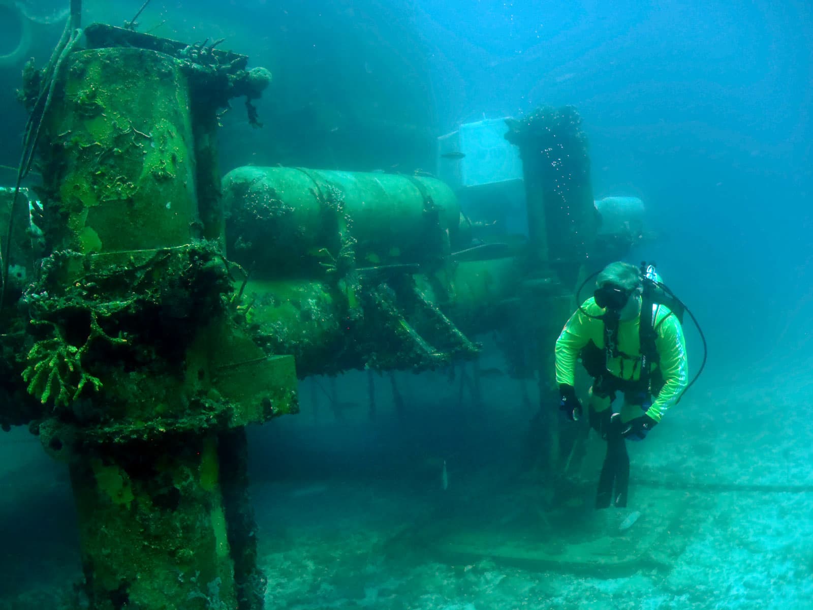 A diver circling the Aquarius habitat