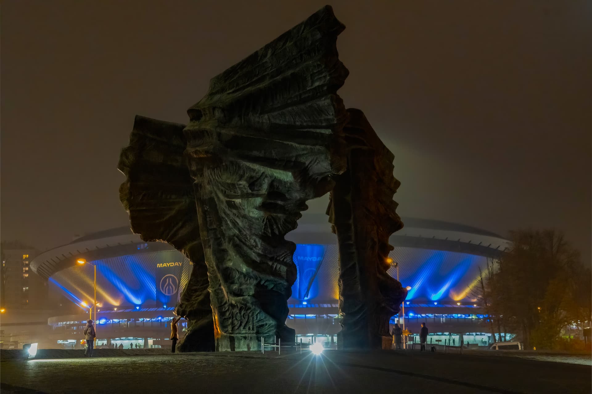 Pomnik Powstańców Śląskich na tle Spodka w trakcie trwania Mayday Polska, 2024, KsP 005