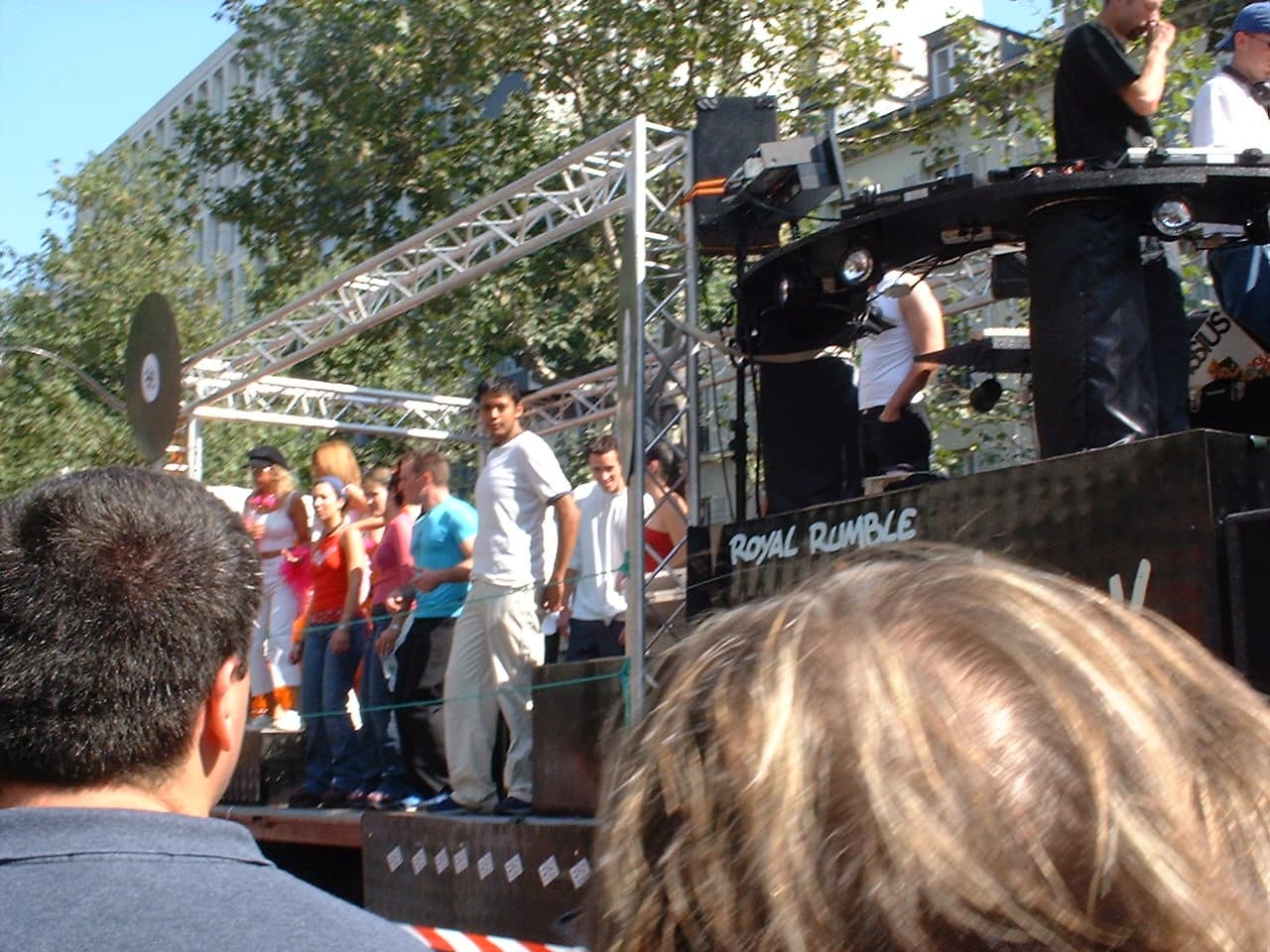 2002 September 14, Paris techno parade 10