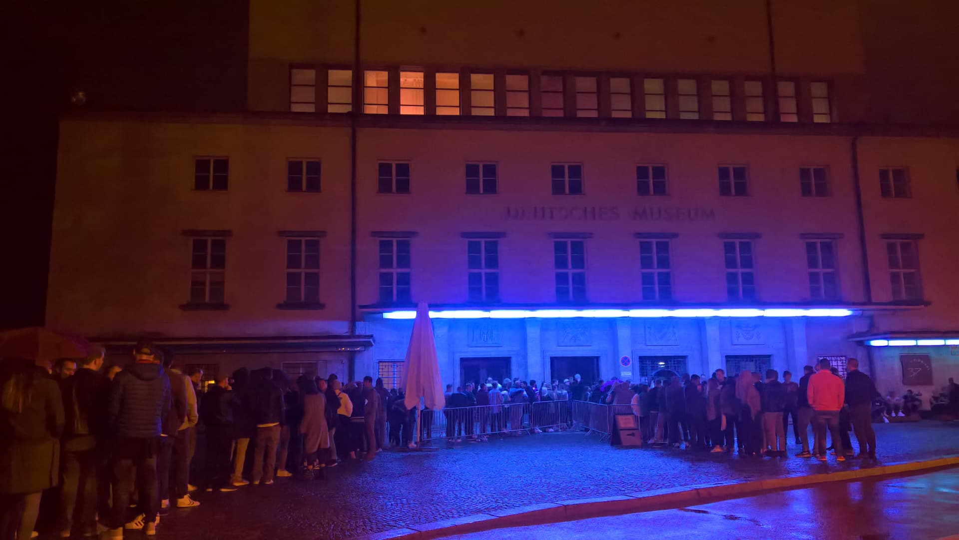 Blitz Club Munich Waiting Line