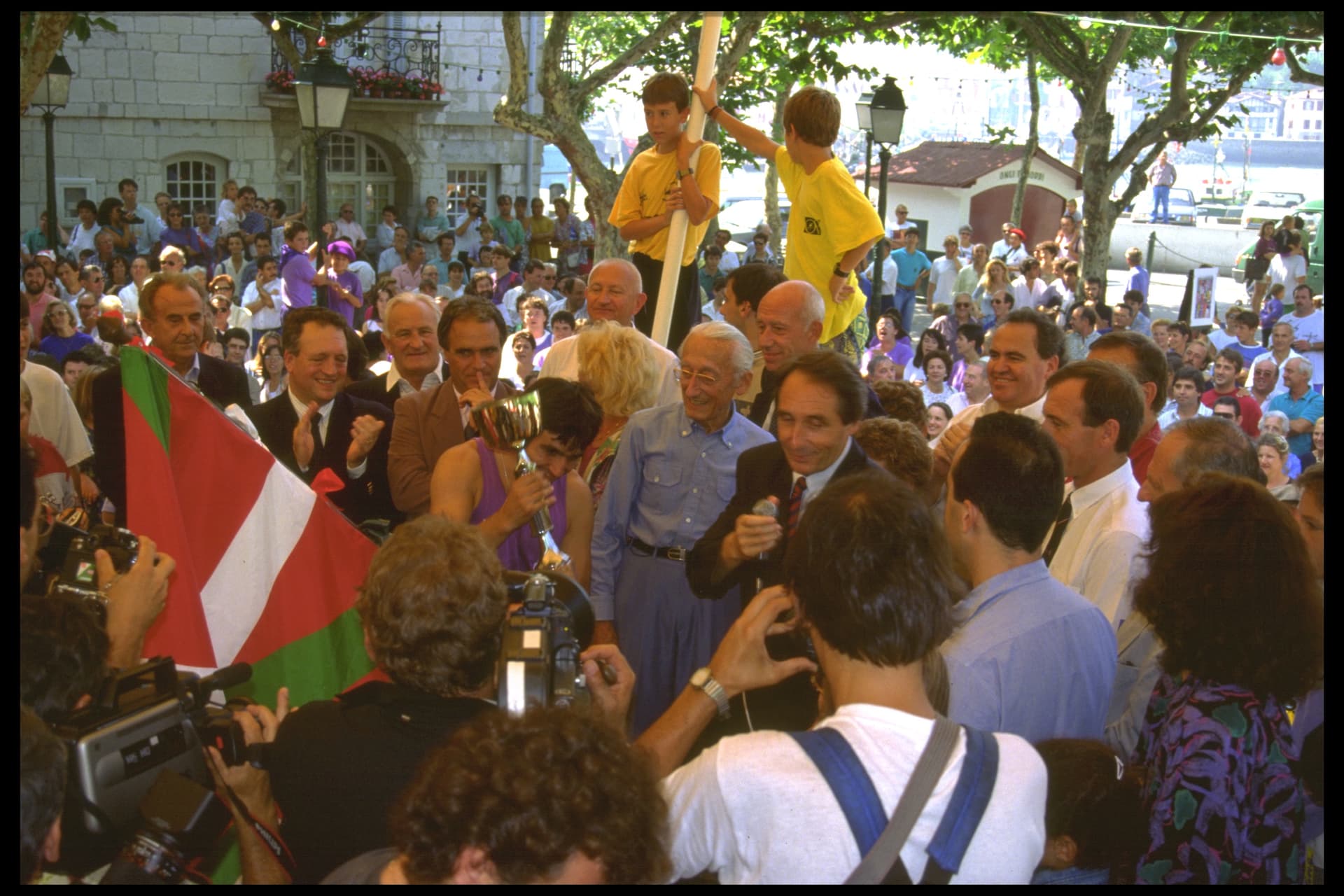 Cousteau presenting a rowing trophy at Saint-Jean-de-Luz, 1991
